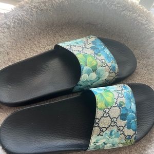 Gucci bloom slides